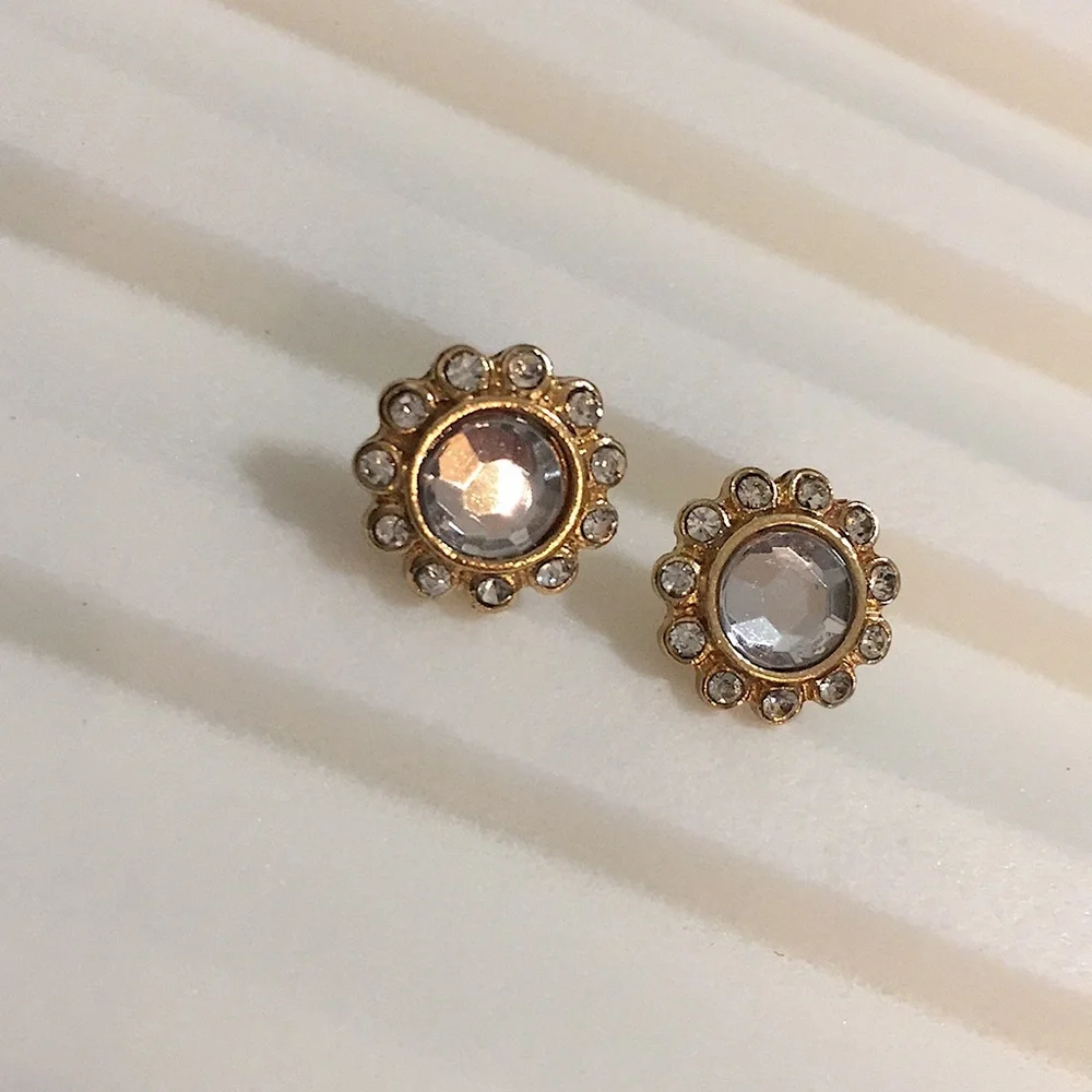 Scalloped halo button earrings